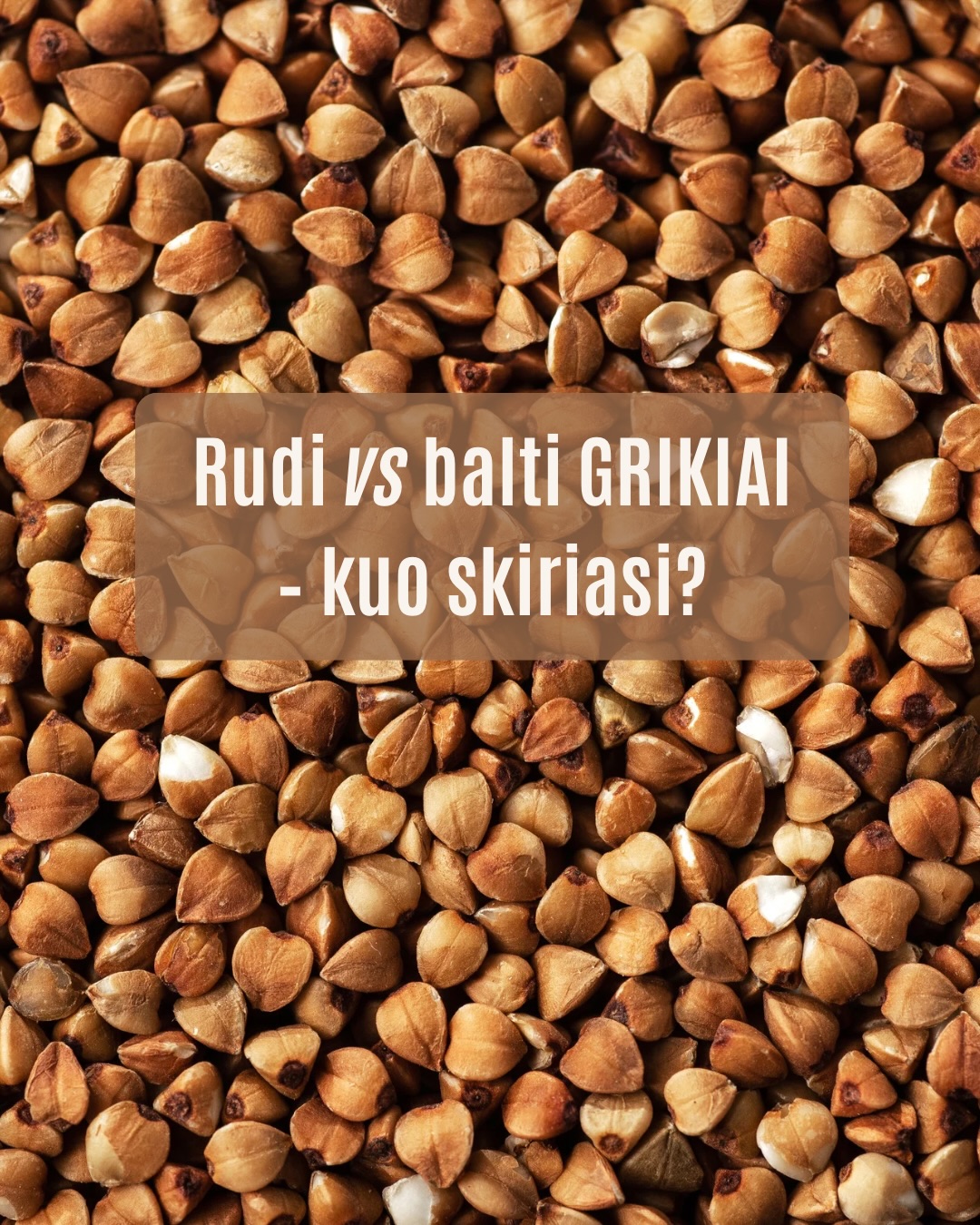 Grikiai dažnai vadinami skirtingai – balti, rudi, žali, kepinti, skrudinti ar neskrudinti. Tai gali atrodyti painu, bet iš esmės kalbame apie tą pačią kruopą, skiriasi tik jos apdorojimo būdas.
Vieniems grikiai labiau patinka virti kaip košė, kitiems – kepiniuose, miltų pavidalu. Ta pati kruopa skirtingose formose atsiskleidžia vis kitaip.
Nėra vieno teisingo būdo juos valgyti. Svarbiausia – rasti, kaip grikiai tinka jūsų virtuvei ir kasdieniams patiekalams.
Komentuokite „gidas“ ir gausite kruopų virimo gidą, kur rasite gudrybių, kaip košes išvirti dar skanesnes.