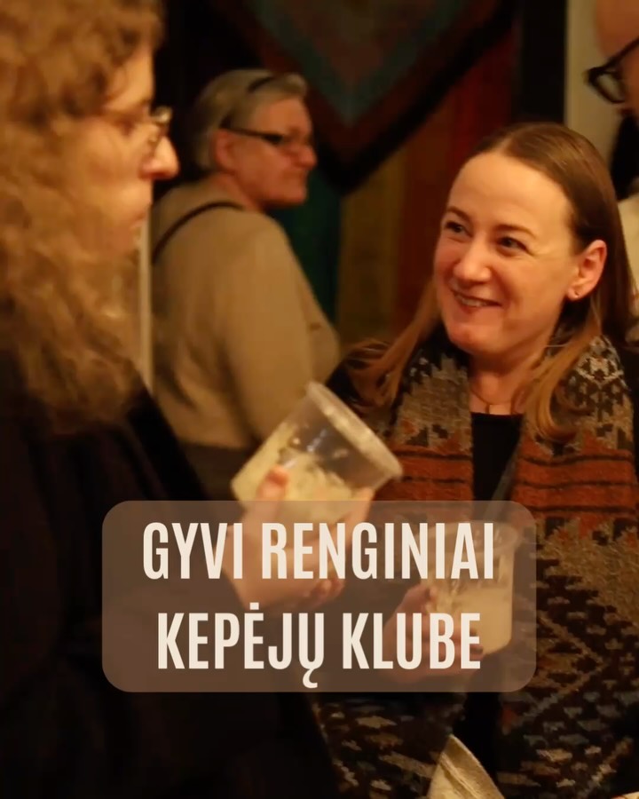 Yra dalykų, kurių neišmoksti vien žiūrėdamas.

Raugo kepiniuose daug niuansų – kada dar palaukti, kada jau formuoti, kodėl šiandien tešla elgiasi kitaip nei vakar.

Gyvuose Kepėjų klubo susitikimuose kalbamės apie tai, kas realiai vyksta jūsų virtuvėse.

Kitas klubo susitikimas/dirbtuvės – jau kovo 13 dieną @bundu.bakery. Tema – raugo kepinių įmantrybės. Apie smulkmenas, kurios dažnai lemia viską.

Dar galite suspėti prisijungti prie Kepėjų klubo ir dalyvauti susitikime.