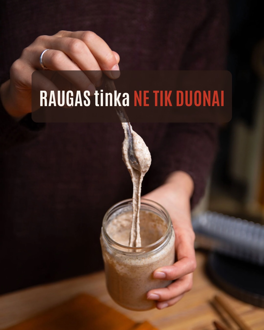 Daug kam gali pasirodyti, kad raugas yra skirtas tik duonai kepti. Tačiau pabandžius jį panaudoti kitur, ypač – saldžiuose kepiniuose, atsiveria naujas pasaulis, kupinas skanių eksperimentų. 

O ką jūs esate kepę ar ragavę su raugu vietoj mielių?