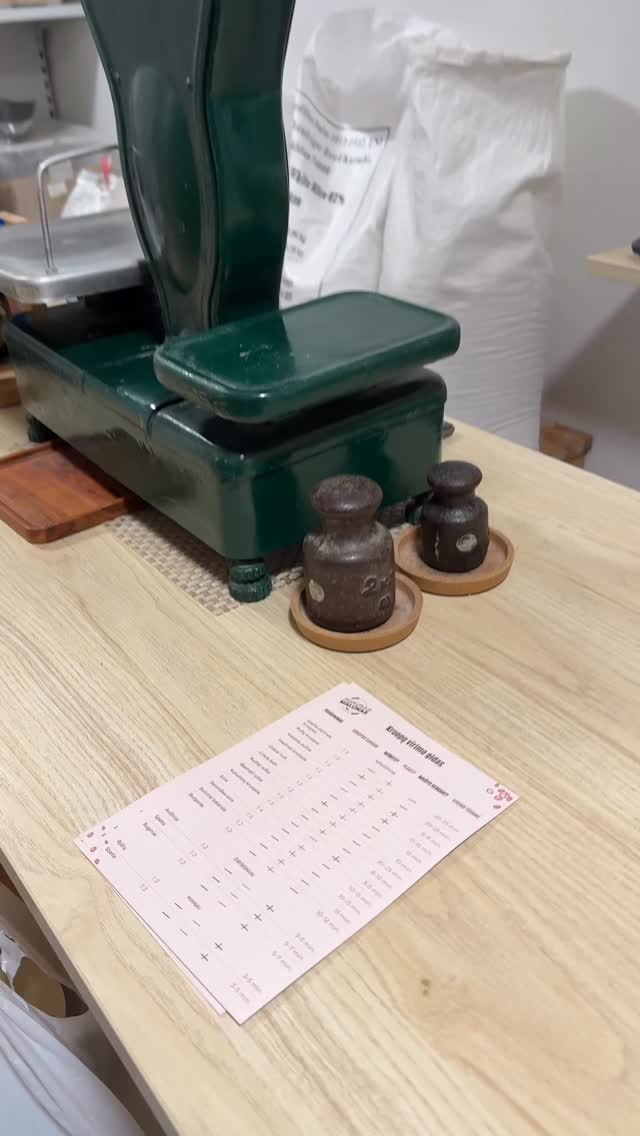 Kasdien sukasi malūnas, o kartu su juo – ir mūsų noras palengvinti jūsų virtuvės rutiną. Todėl paruošėme kruopų virimo gidą – aiškų, praktišką ir visada po ranka 🌾
Kiek vandens? Ar mirkyti? Kiek virti? Visa tai sudėjome į vieną patogią lentelę, kad virti kruopas būtų paprasčiau.
O kitoje gido pusėje – mūsų mažos gudrybės, kurias naudojame savo virtuvėje: kaip išvirti košę skaniau, sodriau ir kvapniau.
Norite gauti gidą? Prenumeruokite mūsų naujienlaiškį – ir jis iškart atkeliaus į jūsų el. paštą.
Išbandykite ir suprasite, kad tai nėra taip sudėtinga kaip gali pasirodyti.

P. S. Nuorodą į naujienlaiškio prenumeratą rasite mūsų profilyje. O užsukę į parduotuvėlę galite gauti ir spausdintą versiją dovanų 👌🏻