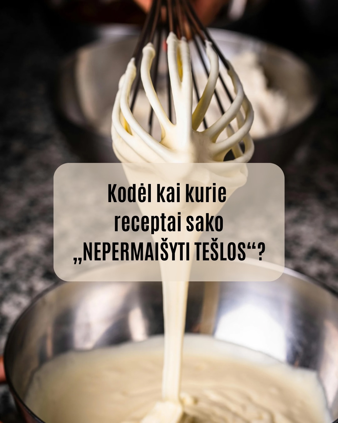 Ingredientus išmaišyti svarbu, bet ilgesnis maišymas ne visada reiškia geresnį rezultatą.

Kuo daugiau maišome, tuo glitimo tinklas tampa stipresnis. Duonai tai – privalumas. Kai sausainiams, keksiukams ar blynams – dažnai jau per daug.

Todėl kai kuriems kepiniams svarbiausia sustoti laiku. Ne tada, kai tešla atrodo „tobula“, o tada, kai ingredientai jau susijungę.

O jūs ar laikotės šios rekomendacijos, kai randate receptuose?